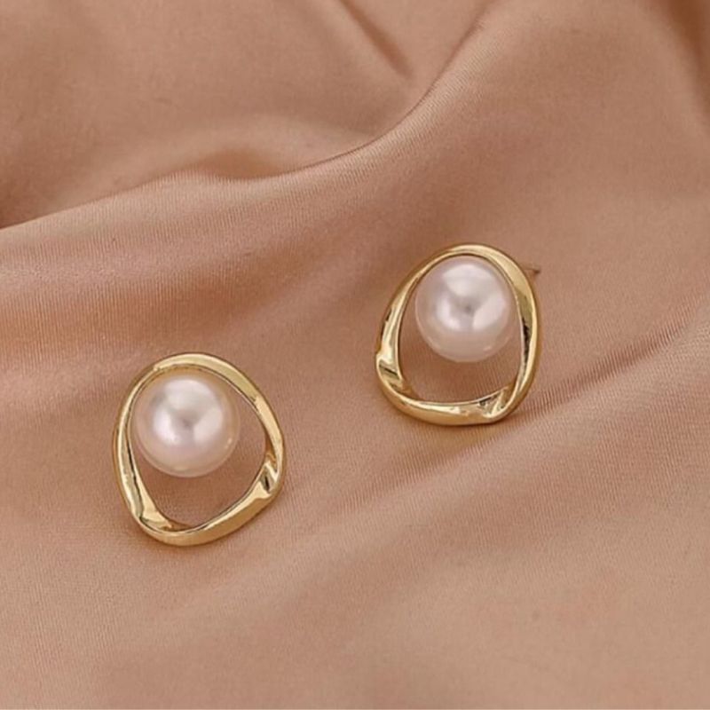 CIRCLE INLAID PEARL STUD