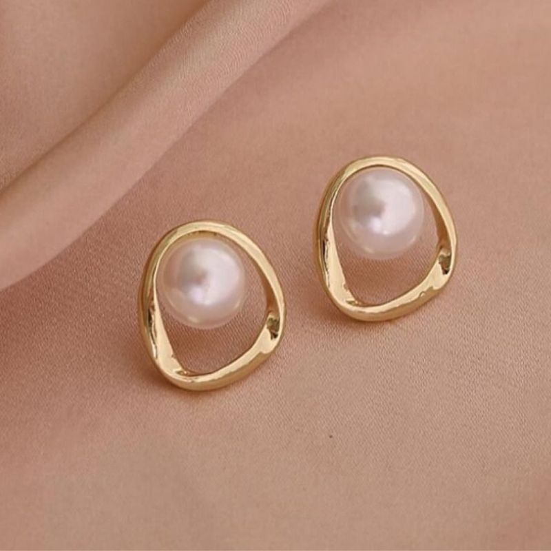 CIRCLE INLAID PEARL STUD