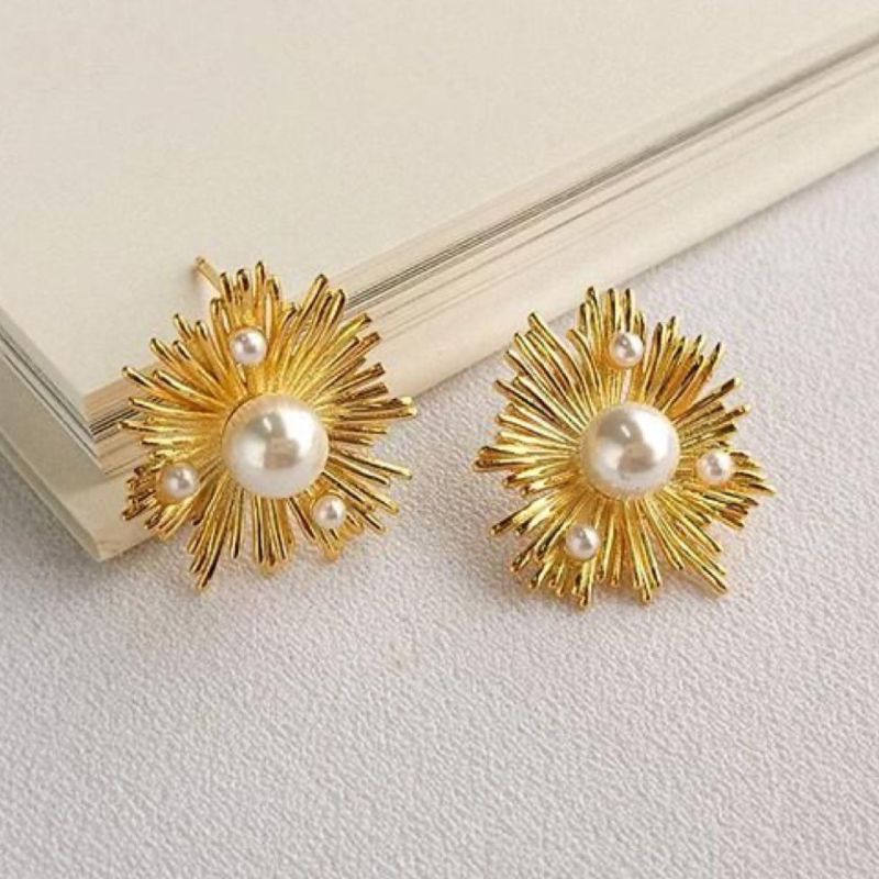 FORMAL GOLDEN STUDS