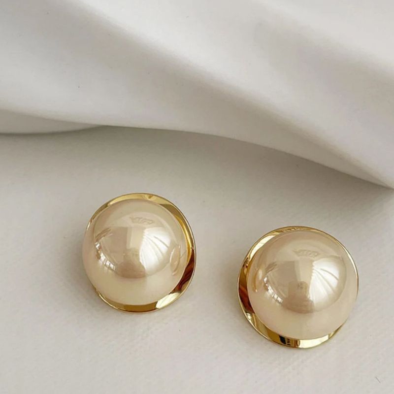 ROUND GOLD RING STUDS