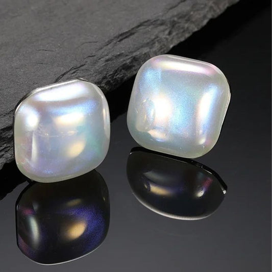 CUSHION SHAPE PEARL STUD