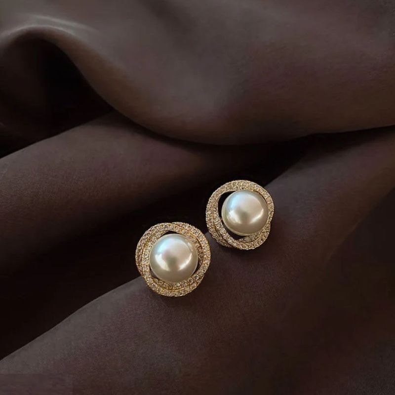 EXQUISITE FLORAL PEARL ZIRCON STUD