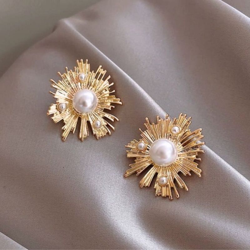 EXQUISITE FLORAL PEARL ZIRCON STUD